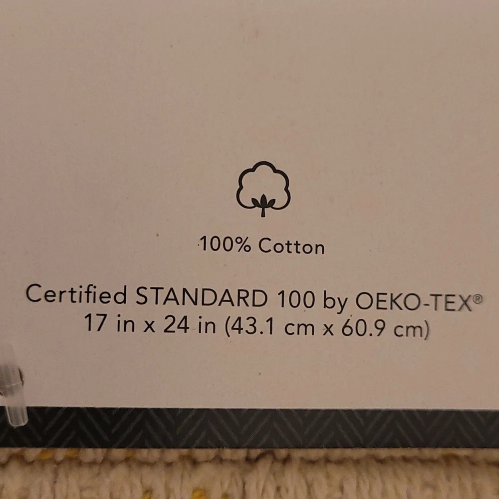 NWT Threshold Bath Rug